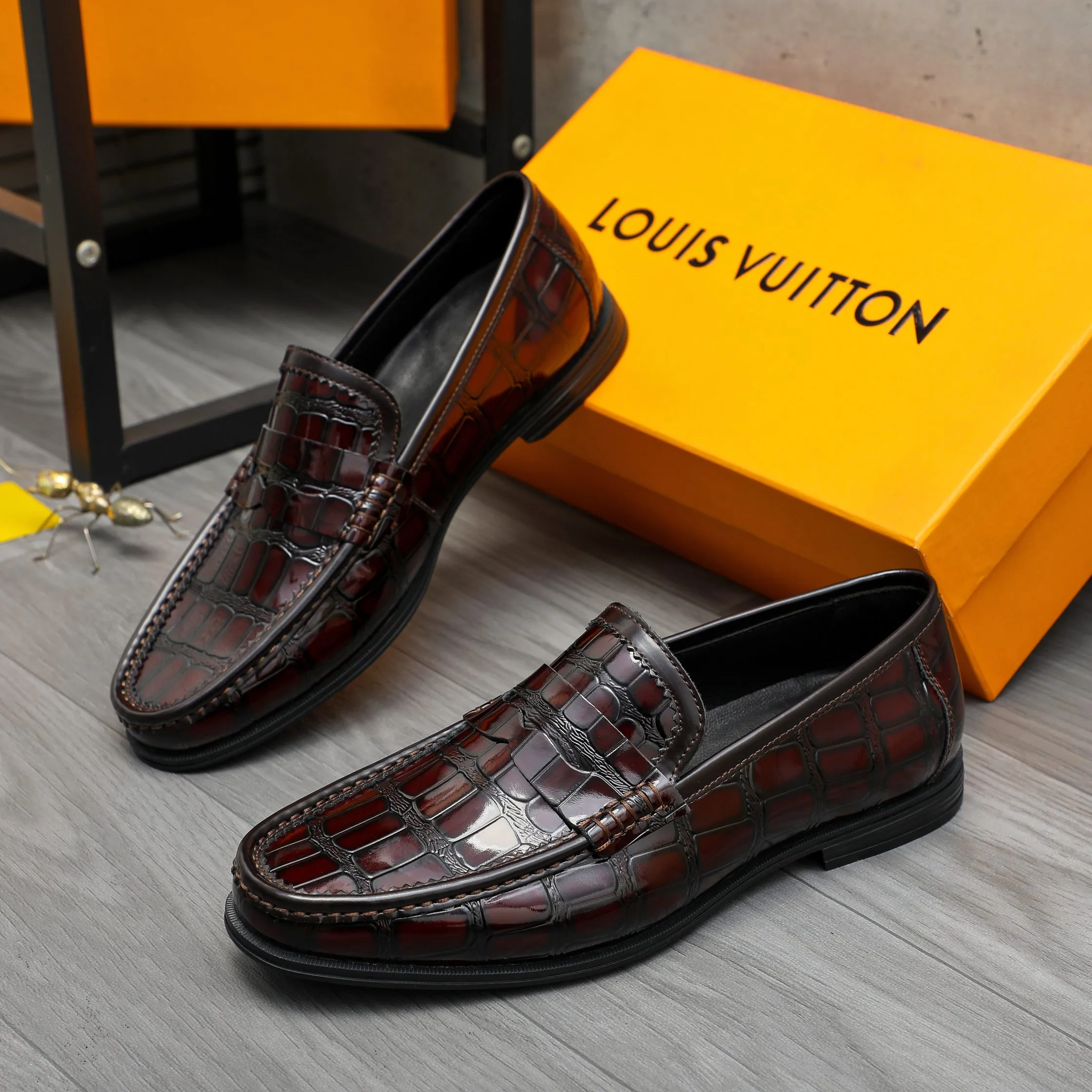 Men's shoes 💰p442 Product trademark: LV (Louis Vuitton) business slip-on leather shoes. Regular size: 38-46 (45.46 is custom-made and non-refundable) Product material: Selected high-quality stone grain cowhide upper, cowhide lining, rubber outsole